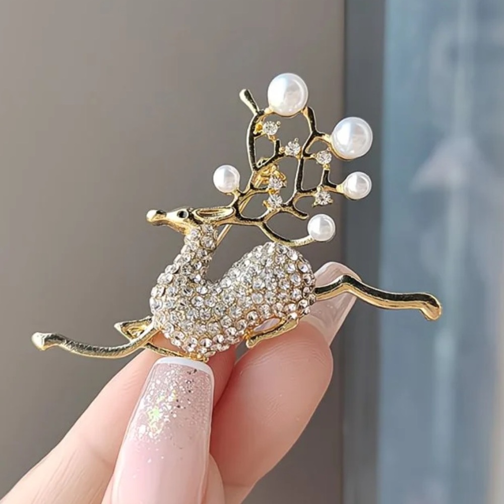 Crystal Deer Brooch Gold Tone Pearl Antler Rhinestone Reindeer Pin